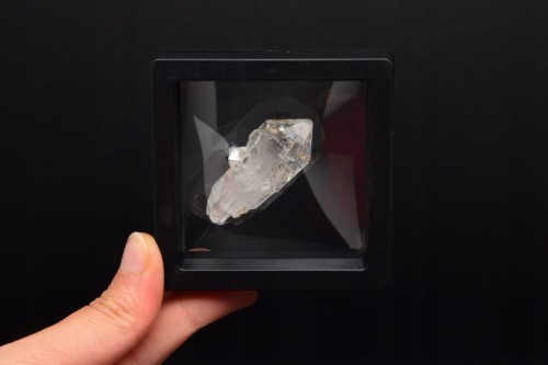 * KWARC W STYLU HERKIMER MAROKO PRZEPIĘKNY SUROWY KRYSZTAŁ W RAMCE 3D NR 2
