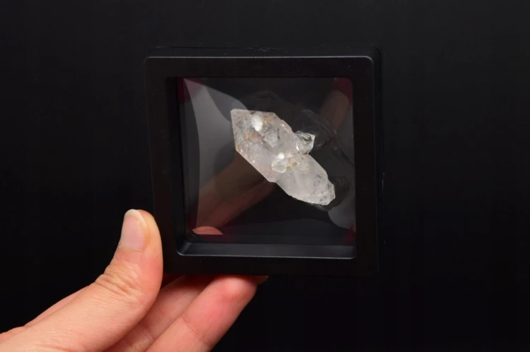 * KWARC W STYLU HERKIMER MAROKO PRZEPIĘKNY SUROWY KRYSZTAŁ W RAMCE 3D NR 2