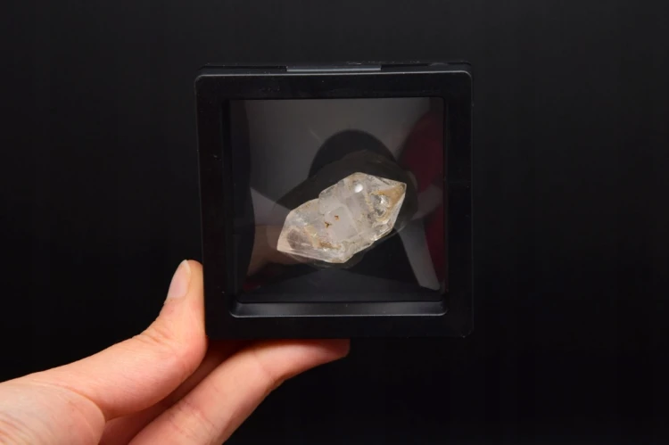 * KWARC W STYLU HERKIMER MAROKO ŚLICZNY DWUSTRONNY KRYSZTAŁ W RAMCE 3D NR 3