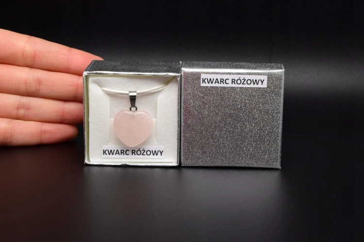 * KWARC RÓŻOWY ZACHWYCAJĄCA ZAWIESZKA SERCE W PUDEŁKU NR 11 *