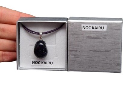 * NOC KAIRU BŁYSKOTLIWA ZAWIESZKA NA SZNURKU W PUDEŁKU NR 37 *