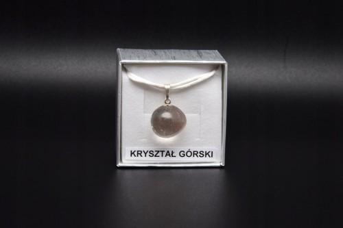 * KRYSZTAŁ GÓRSKI UROKLIWA CZYSTA MAŁA ZAWIESZKA W PUDEŁKU MINERAŁ NR 29 *