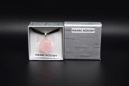 * KWARC RÓŻOWY ŚLICZNA ZAWIESZKA NA SZNURKU W PUDEŁKU PIĘKNA BARWA NR 22 *