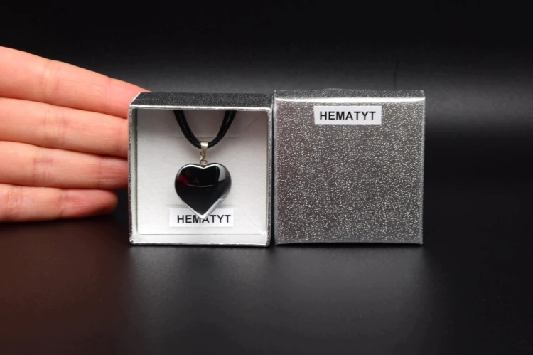* HEMATYT NIETYPOWA ZAWIESZKA SERCE W PUDEŁKU METALICZNY POŁYSK NR 15 *