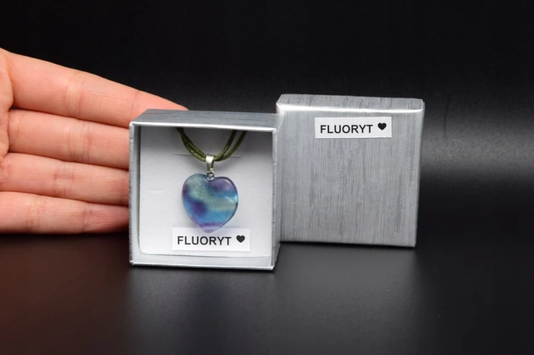 * FLUORYT CUDOWNA ZAWIESZKA SERCE W PUDEŁKU INTENSYWNA BARWA NR 25 *