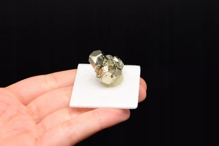 * KOSTKA PIRYTU PERU INTERESUJĄCY OKAZ ŚLICZNY MINERAŁ NR 5 *