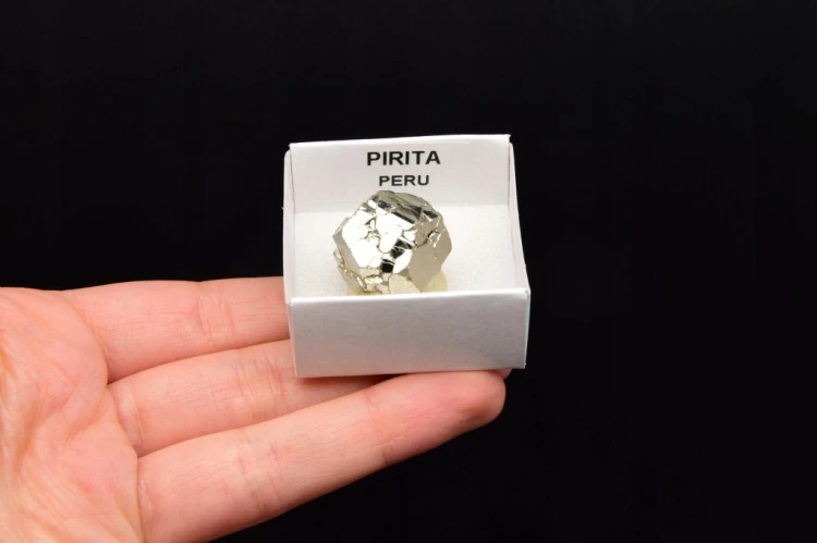 * KOSTKA PIRYTU PERU CIEKAWY MINERAŁ ŚWIETNY OKAZ NA PREZENT NR 1 *