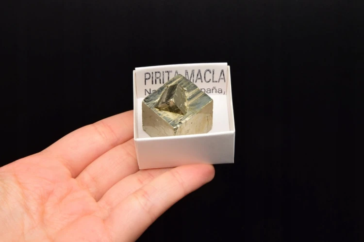 * KOSTKA PIRYTU HISZPANIA PRZEPIĘKNY OKAZ INTERESUJĄCY MINERAŁ NR 1 *