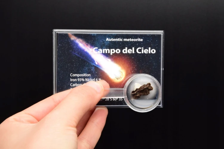 * METEORYT CAMPO DEL CIELO W PUDEŁKU Z LUPĄ DO KOLEKCJI NR 9 *