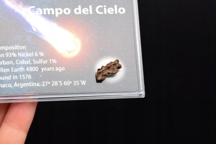 * METEORYT CAMPO DEL CIELO W PUDEŁKU Z LUPĄ DO KOLEKCJI NR 9 *