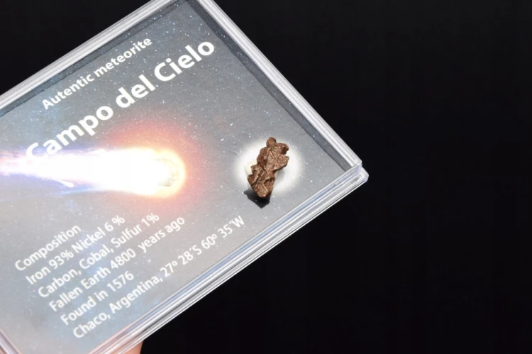 * METEORYT CAMPO DEL CIELO W PUDEŁKU Z LUPĄ DO KOLEKCJI NR 9 *