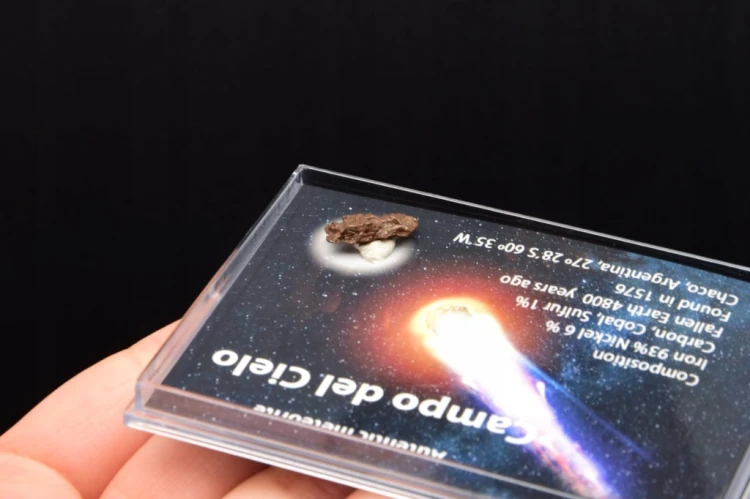 * METEORYT CAMPO DEL CIELO W PUDEŁKU Z LUPĄ DO KOLEKCJI NR 9 *
