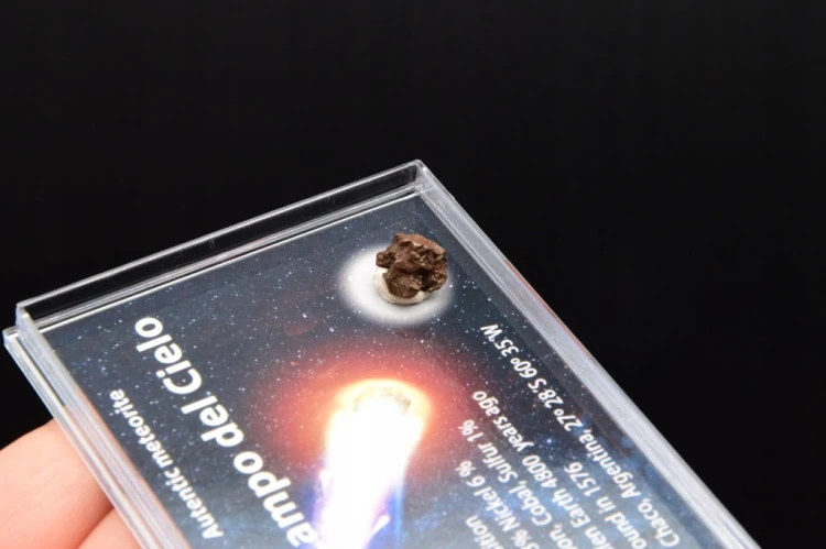 * METEORYT CAMPO DEL CIELO PRAWDZIWY W ZAMYKANYM PUDEŁKU Z LUPĄ NR 7 *