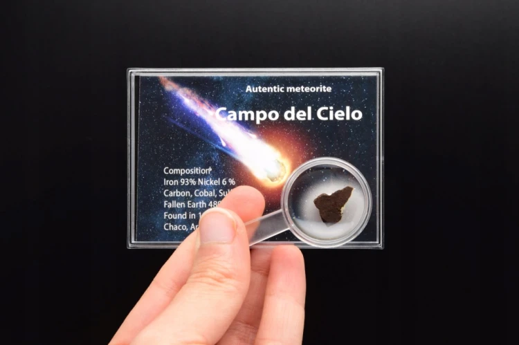 * METEORYT CAMPO DEL CIELO ŚWIETNY OKAZ W PUDEŁKU Z LUPĄ NR 4 *