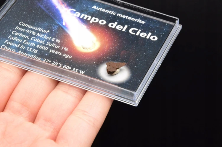* METEORYT CAMPO DEL CIELO ŚWIETNY OKAZ W PUDEŁKU Z LUPĄ NR 4 *
