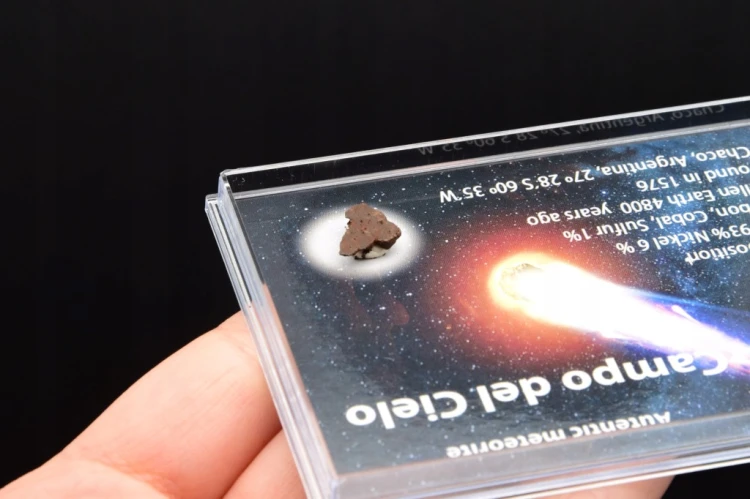 * METEORYT CAMPO DEL CIELO ŚWIETNY OKAZ W PUDEŁKU Z LUPĄ NR 4 *
