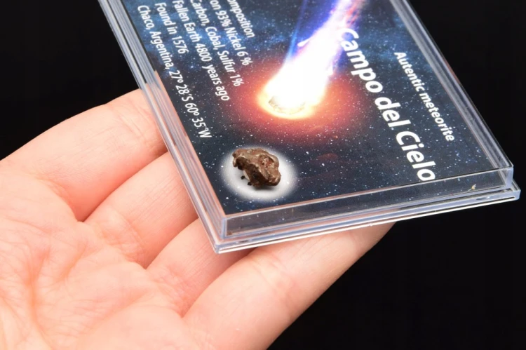 * METEORYT CAMPO DEL CIELO W PUDEŁKU Z LUPĄ ORYGINALNY OKAZ NR 3 *