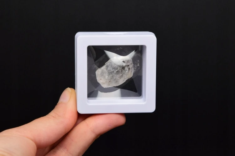 * KWARC W STYLU HERKIMER MAROKO PIĘKNY KRYSZTAŁ Z TĘCZĄ W RAMCE 3D NR 6 *