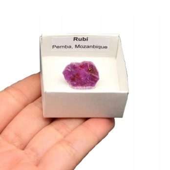* RUBIN MOZAMBIK PIĘKNY MINERAŁ W PUDEŁECZKU ŚWIECI W UV NR 2 *