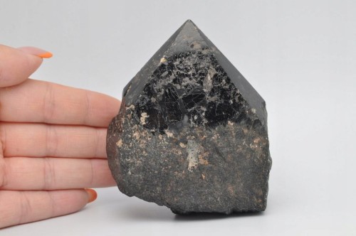 * TURMALIN MADAGASKAR SUROWY DÓŁ CZARNY MINERAŁ IDEALNY JAKO PREZENT NR 1 *