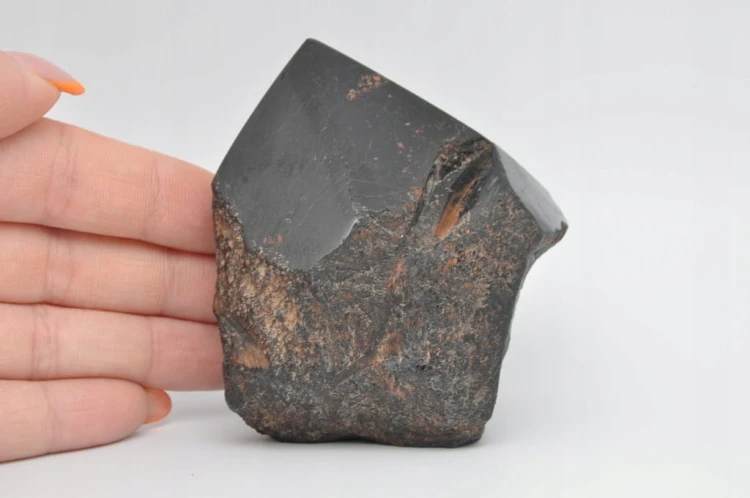* TURMALIN MADAGASKAR SZPIC ŁADNY NATURALNY MINERAŁ GŁĘBOKA BARWA NR 2 *