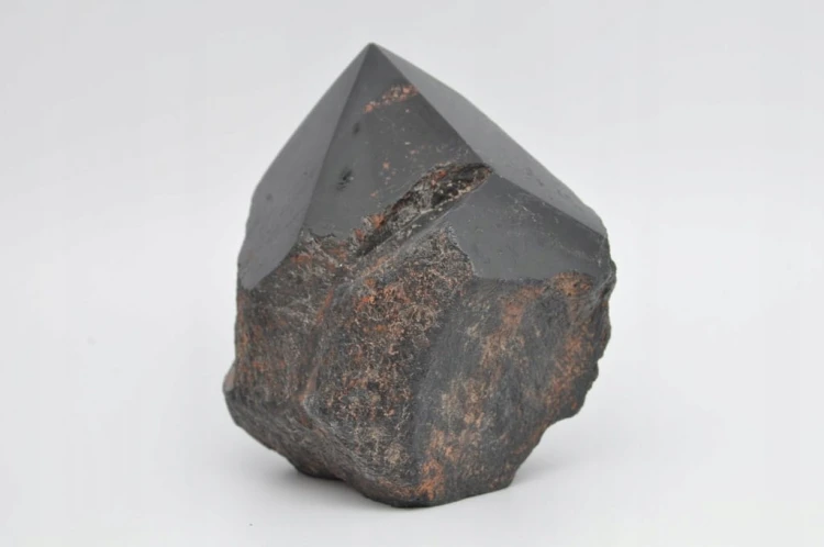 * TURMALIN MADAGASKAR SZPIC ŁADNY NATURALNY MINERAŁ GŁĘBOKA BARWA NR 2 *