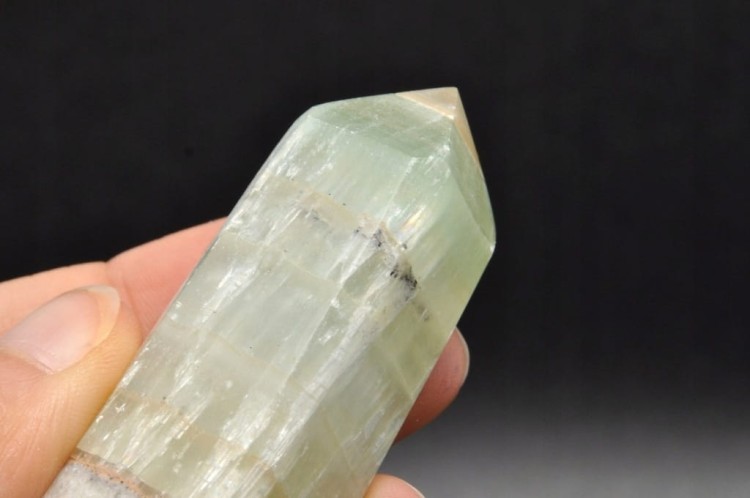 * KALCYT ZIELONY PAKISTAN OBELISK WIEŻA ŚLICZNY OKAZ NA PREZENT NR 1 *