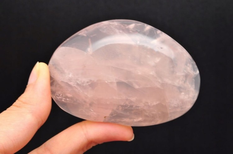 * KWARC RÓŻOWY UROCZA MAŁA MISKA NATURALNY MINERAŁ NR 2 *