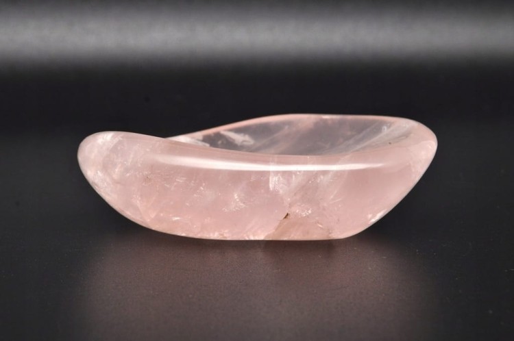 * KWARC RÓŻOWY UROCZA MAŁA MISKA NATURALNY MINERAŁ NR 2 *