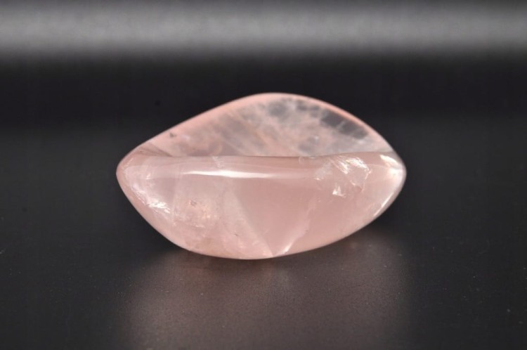 * KWARC RÓŻOWY UROCZA MAŁA MISKA NATURALNY MINERAŁ NR 2 *