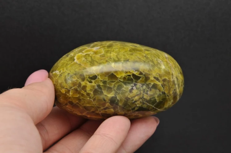 * OPAL ZIELONY MADAGASKAR GŁĘBOKI ZIELONY KOLOR MINERAŁ NR GO07 *