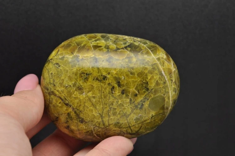 * OPAL ZIELONY MADAGASKAR GŁĘBOKI ZIELONY KOLOR MINERAŁ NR GO07 *