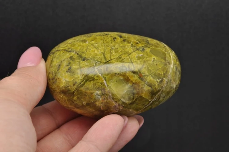 * OPAL ZIELONY MADAGASKAR GŁĘBOKI ZIELONY KOLOR MINERAŁ NR GO07 *